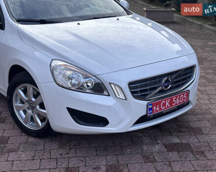 Белый Вольво B60, объемом двигателя 1.6 л и пробегом 242 тыс. км за 10850 $, фото 12 на Automoto.ua