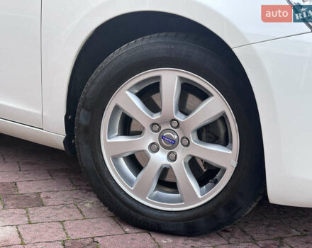 Белый Вольво B60, объемом двигателя 1.6 л и пробегом 242 тыс. км за 10850 $, фото 19 на Automoto.ua