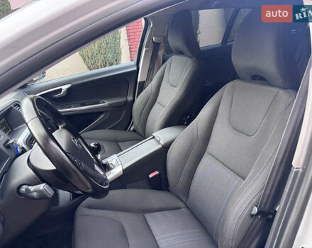 Белый Вольво B60, объемом двигателя 1.6 л и пробегом 242 тыс. км за 10850 $, фото 79 на Automoto.ua