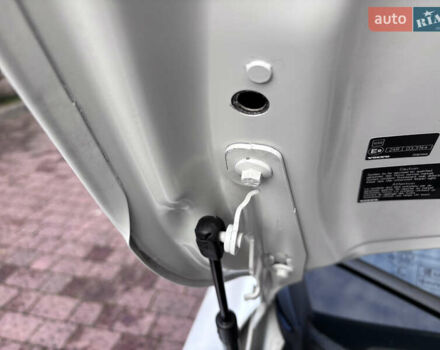 Белый Вольво B60, объемом двигателя 1.6 л и пробегом 242 тыс. км за 10850 $, фото 158 на Automoto.ua