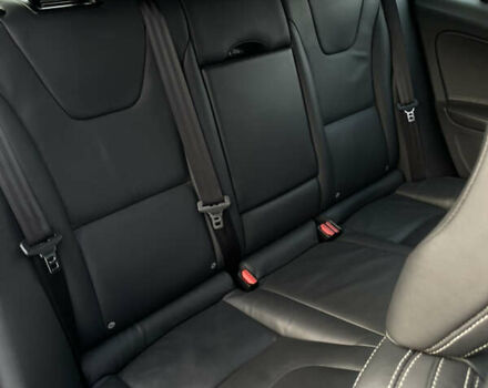 Белый Вольво B60, объемом двигателя 2.4 л и пробегом 214 тыс. км за 17299 $, фото 58 на Automoto.ua