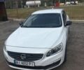 Белый Вольво B60, объемом двигателя 1.6 л и пробегом 185 тыс. км за 12500 $, фото 1 на Automoto.ua