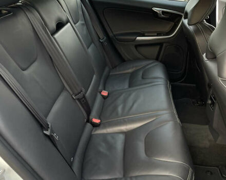 Белый Вольво B60, объемом двигателя 2.4 л и пробегом 214 тыс. км за 17299 $, фото 59 на Automoto.ua