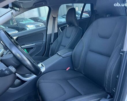 Белый Вольво B60, объемом двигателя 2 л и пробегом 300 тыс. км за 13940 $, фото 15 на Automoto.ua