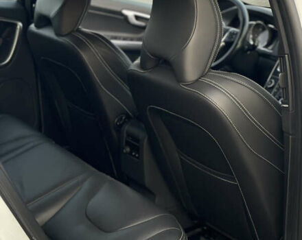 Белый Вольво B60, объемом двигателя 2.4 л и пробегом 214 тыс. км за 17299 $, фото 60 на Automoto.ua