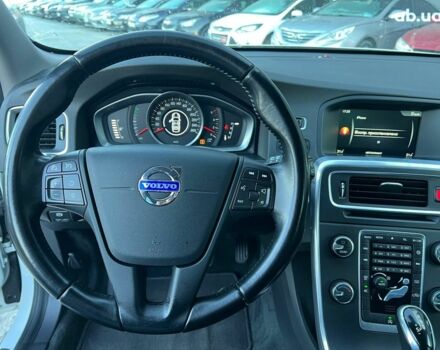 Белый Вольво B60, объемом двигателя 2 л и пробегом 300 тыс. км за 13940 $, фото 19 на Automoto.ua