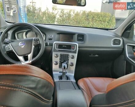 Белый Вольво B60, объемом двигателя 2.4 л и пробегом 377 тыс. км за 14500 $, фото 23 на Automoto.ua