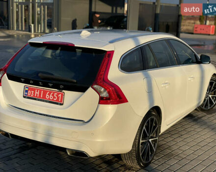 Белый Вольво B60, объемом двигателя 2.4 л и пробегом 214 тыс. км за 17299 $, фото 2 на Automoto.ua