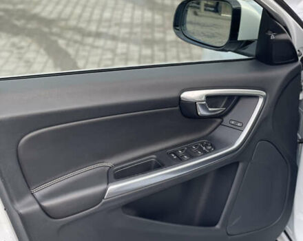 Белый Вольво B60, объемом двигателя 2.4 л и пробегом 214 тыс. км за 17299 $, фото 32 на Automoto.ua