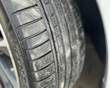 Белый Вольво B60, объемом двигателя 2.4 л и пробегом 214 тыс. км за 17299 $, фото 28 на Automoto.ua