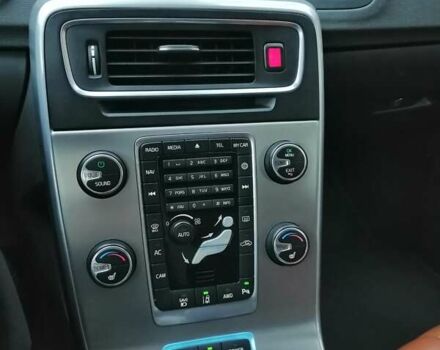 Белый Вольво B60, объемом двигателя 2.4 л и пробегом 377 тыс. км за 14500 $, фото 71 на Automoto.ua