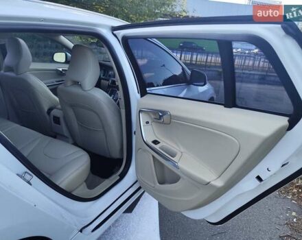 Белый Вольво B60, объемом двигателя 1.97 л и пробегом 156 тыс. км за 11500 $, фото 24 на Automoto.ua
