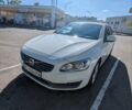 Белый Вольво B60, объемом двигателя 1.97 л и пробегом 231 тыс. км за 10900 $, фото 3 на Automoto.ua