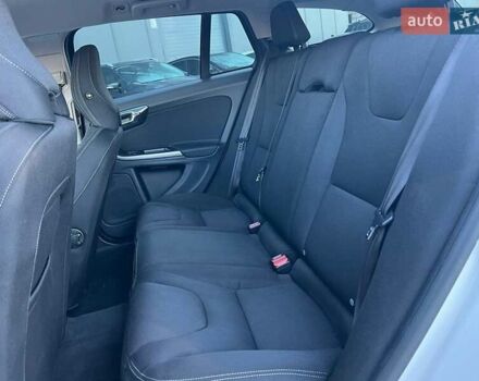 Вольво B60 2014 у Львові на Automoto.ua Білий Вольво B60, об'ємом двигуна 2 л та пробігом 300 тис. км за 13940 $, фото 31 на Automoto.ua