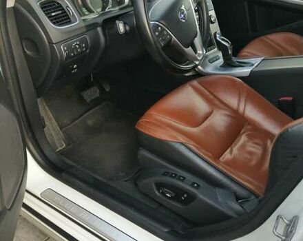 Белый Вольво B60, объемом двигателя 2.4 л и пробегом 377 тыс. км за 14500 $, фото 52 на Automoto.ua