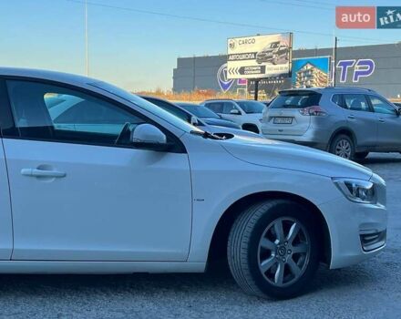 Вольво B60 2014 у Львові на Automoto.ua Білий Вольво B60, об'ємом двигуна 2 л та пробігом 300 тис. км за 13940 $, фото 8 на Automoto.ua