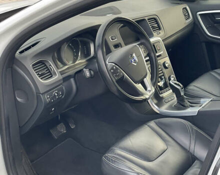 Белый Вольво B60, объемом двигателя 2.4 л и пробегом 214 тыс. км за 17299 $, фото 31 на Automoto.ua