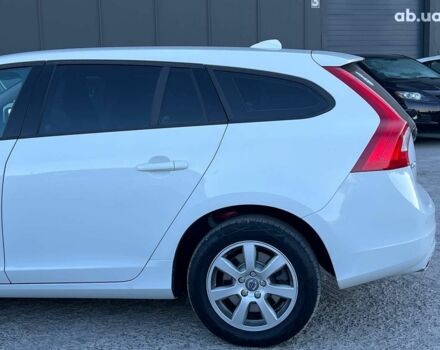 Белый Вольво B60, объемом двигателя 2 л и пробегом 300 тыс. км за 13940 $, фото 3 на Automoto.ua