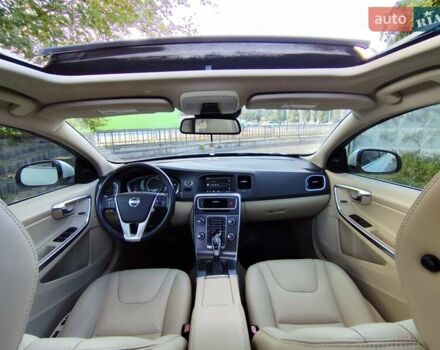 Белый Вольво B60, объемом двигателя 1.97 л и пробегом 156 тыс. км за 11500 $, фото 19 на Automoto.ua