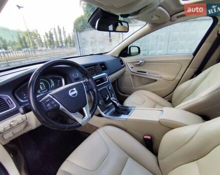 Белый Вольво B60, объемом двигателя 1.97 л и пробегом 156 тыс. км за 11500 $, фото 25 на Automoto.ua