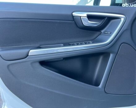 Белый Вольво B60, объемом двигателя 2 л и пробегом 300 тыс. км за 13940 $, фото 12 на Automoto.ua