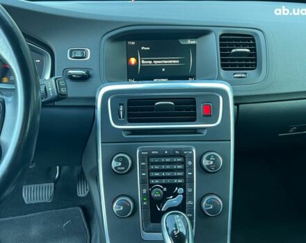 Белый Вольво B60, объемом двигателя 2 л и пробегом 300 тыс. км за 13940 $, фото 25 на Automoto.ua