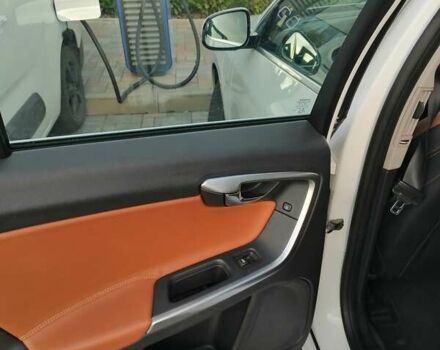 Белый Вольво B60, объемом двигателя 2.4 л и пробегом 377 тыс. км за 14500 $, фото 20 на Automoto.ua