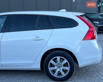 Вольво B60 2014 у Львові на Automoto.ua Білий Вольво B60, об'ємом двигуна 2 л та пробігом 300 тис. км за 13940 $, фото 3 на Automoto.ua