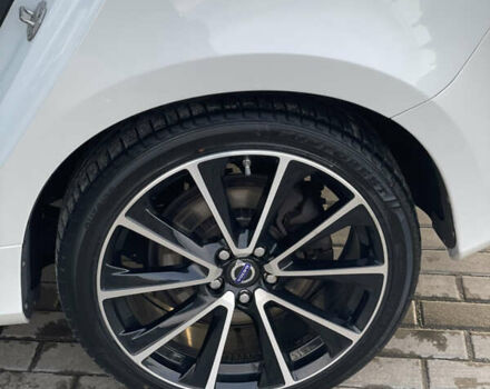 Белый Вольво B60, объемом двигателя 2.4 л и пробегом 214 тыс. км за 17299 $, фото 67 на Automoto.ua