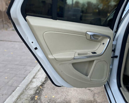 Вольво B60 2014 у Кропивницькому (Кіровограді) на Automoto.ua Білий Вольво B60, об'ємом двигуна 2 л та пробігом 249 тис. км за 12500 $, фото 17 на Automoto.ua