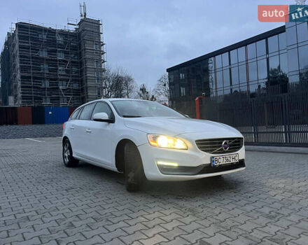 Белый Вольво B60, объемом двигателя 1.97 л и пробегом 275 тыс. км за 10900 $, фото 2 на Automoto.ua