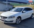 Белый Вольво B60, объемом двигателя 1.97 л и пробегом 156 тыс. км за 11500 $, фото 1 на Automoto.ua
