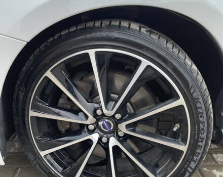 Белый Вольво B60, объемом двигателя 2.4 л и пробегом 214 тыс. км за 17299 $, фото 27 на Automoto.ua