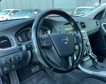 Белый Вольво B60, объемом двигателя 2 л и пробегом 300 тыс. км за 13940 $, фото 14 на Automoto.ua