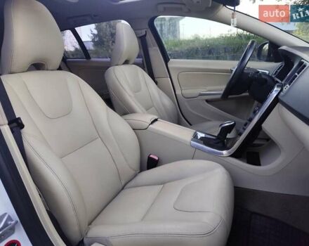 Белый Вольво B60, объемом двигателя 1.97 л и пробегом 156 тыс. км за 11500 $, фото 11 на Automoto.ua