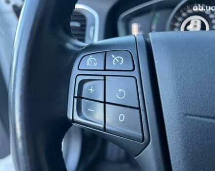 Белый Вольво B60, объемом двигателя 2 л и пробегом 300 тыс. км за 13940 $, фото 21 на Automoto.ua