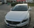 Белый Вольво B60, объемом двигателя 2.4 л и пробегом 377 тыс. км за 14000 $, фото 62 на Automoto.ua