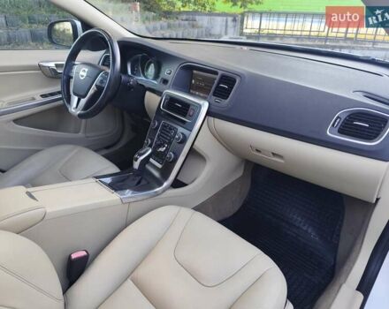 Белый Вольво B60, объемом двигателя 1.97 л и пробегом 156 тыс. км за 11500 $, фото 13 на Automoto.ua