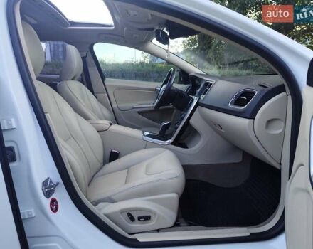 Белый Вольво B60, объемом двигателя 1.97 л и пробегом 156 тыс. км за 11500 $, фото 9 на Automoto.ua