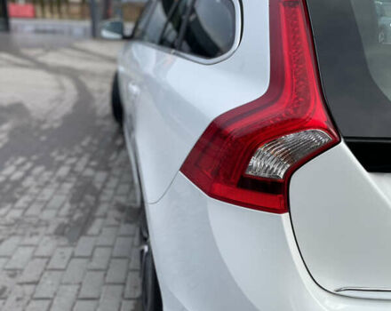 Белый Вольво B60, объемом двигателя 2.4 л и пробегом 214 тыс. км за 17299 $, фото 19 на Automoto.ua