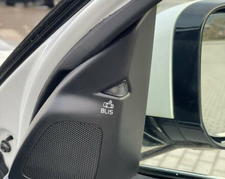 Белый Вольво B60, объемом двигателя 2.4 л и пробегом 214 тыс. км за 17299 $, фото 50 на Automoto.ua