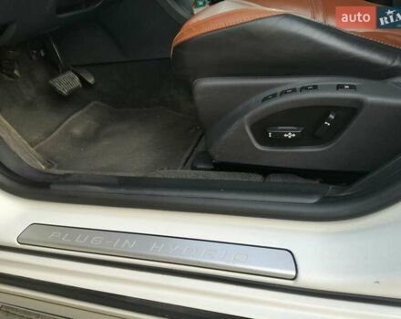 Белый Вольво B60, объемом двигателя 2.4 л и пробегом 377 тыс. км за 14500 $, фото 51 на Automoto.ua