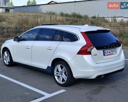 Белый Вольво B60, объемом двигателя 1.97 л и пробегом 156 тыс. км за 11500 $, фото 5 на Automoto.ua