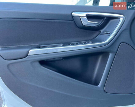 Вольво B60 2014 у Львові на Automoto.ua Білий Вольво B60, об'ємом двигуна 2 л та пробігом 300 тис. км за 13940 $, фото 12 на Automoto.ua