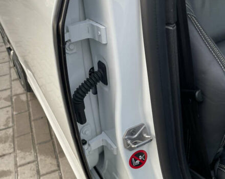 Белый Вольво B60, объемом двигателя 2.4 л и пробегом 214 тыс. км за 17299 $, фото 54 на Automoto.ua