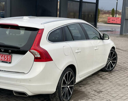 Белый Вольво B60, объемом двигателя 2.4 л и пробегом 214 тыс. км за 17299 $, фото 10 на Automoto.ua