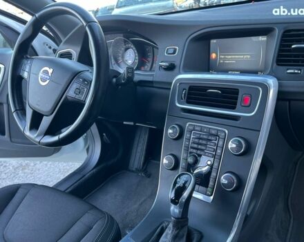 Белый Вольво B60, объемом двигателя 2 л и пробегом 300 тыс. км за 13940 $, фото 37 на Automoto.ua