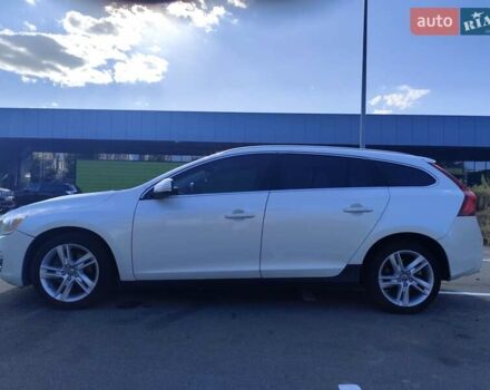 Белый Вольво B60, объемом двигателя 1.97 л и пробегом 156 тыс. км за 11500 $, фото 1 на Automoto.ua