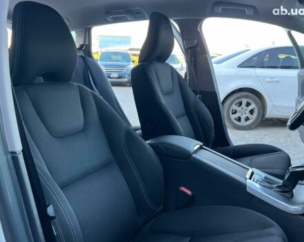 Белый Вольво B60, объемом двигателя 2 л и пробегом 300 тыс. км за 13940 $, фото 36 на Automoto.ua