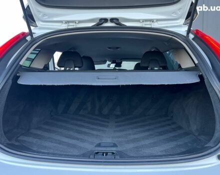 Белый Вольво B60, объемом двигателя 2 л и пробегом 300 тыс. км за 13940 $, фото 35 на Automoto.ua